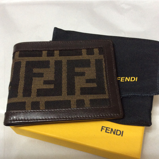フェンディ(FENDI)のフェンディ 二つ折り財布 パスケース付き 札入れ(折り財布)