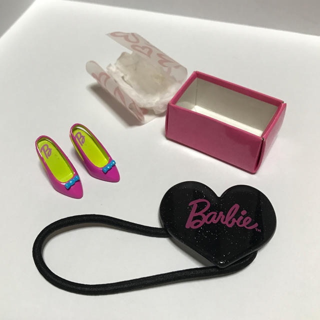 Barbie(バービー)の訳あり！ バービー 靴 ヘアゴム セット売り Barbie キッズ/ベビー/マタニティのおもちゃ(ぬいぐるみ/人形)の商品写真