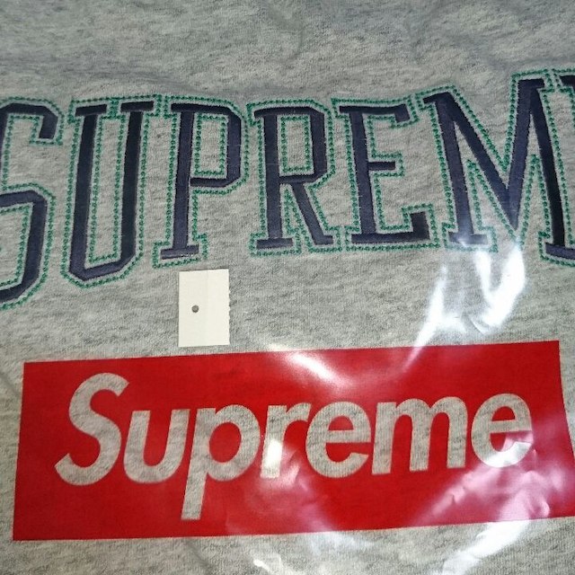 Supreme　アーチロゴ