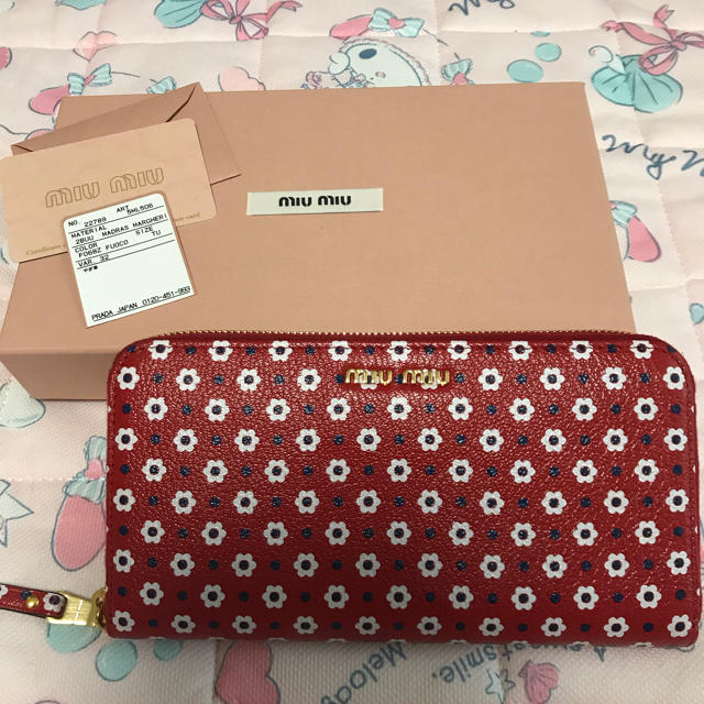 希少 黒入荷！ miumiu - 紗栄子 ミュウミュウ 長財布 お値下げ♡miumiu