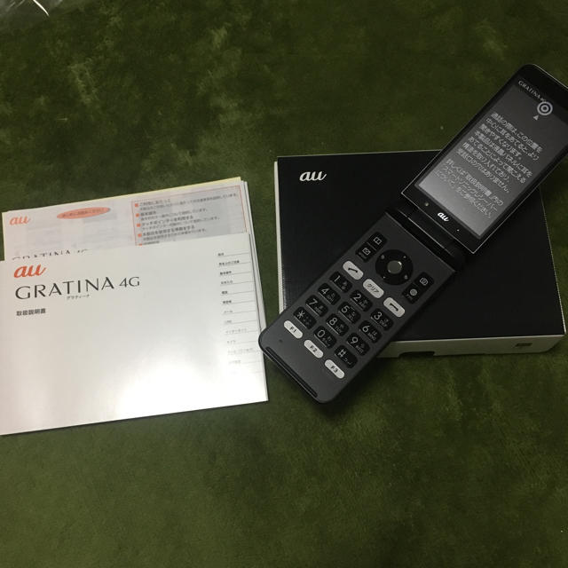 au(エーユー)の1177さん専用 gratina4g  スマホ/家電/カメラのスマートフォン/携帯電話(携帯電話本体)の商品写真