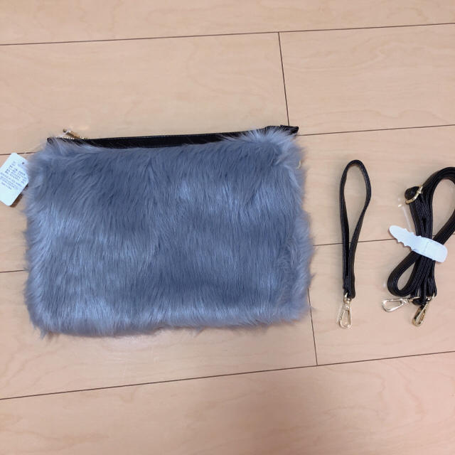 CECIL McBEE(セシルマクビー)のファーバッグ レディースのバッグ(クラッチバッグ)の商品写真