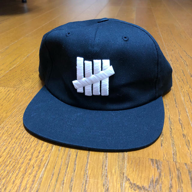 UNDEFEATED(アンディフィーテッド)の【新品半額】undefeated  5strikes cap black メンズの帽子(キャップ)の商品写真