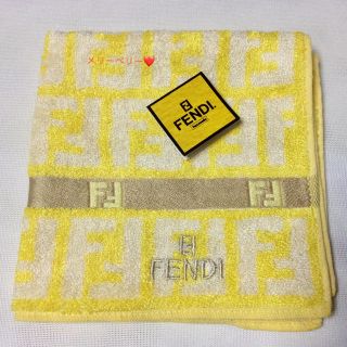 フェンディ(FENDI)の【新品】❤️フェンディ タオルハンカチ❤︎シルク混タイプ ✨B(ハンカチ)