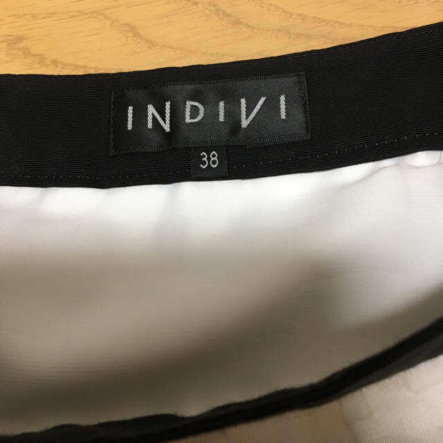 INDIVI(インディヴィ)のお値下げしました😊😊【美品】INDIVI 白チュールレーススカート レディースのスカート(ひざ丈スカート)の商品写真