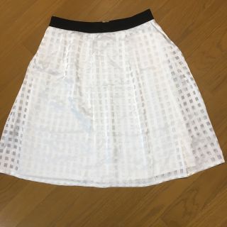 インディヴィ(INDIVI)のお値下げしました😊😊【美品】INDIVI 白チュールレーススカート(ひざ丈スカート)