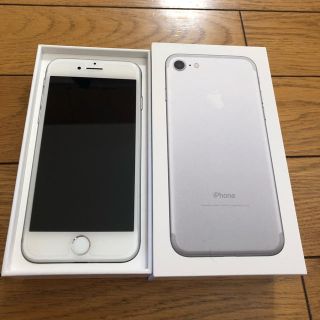 アップル(Apple)のiPhone 7 Silver 128 GB SIMフリー(スマートフォン本体)