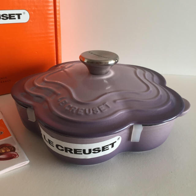 LE CREUSET(ルクルーゼ)のレア ！ ルクルーゼ フルール プレート ブルーベルパープル フラワー インテリア/住まい/日用品のキッチン/食器(食器)の商品写真