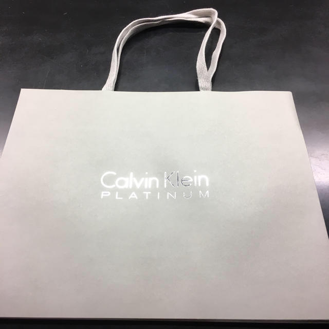 Calvin Klein(カルバンクライン)のカルバン  クライン  紙袋 レディースのバッグ(ショップ袋)の商品写真