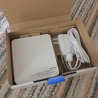 ドコモ ワイヤレスチャージャー 新品未使用(バッテリー/充電器)