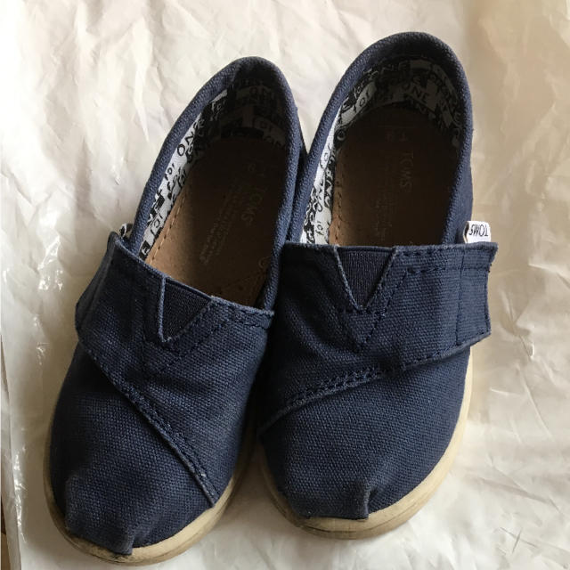 TOMS(トムズ)のTOMS  キッズシューズ  16cm キッズ/ベビー/マタニティのキッズ靴/シューズ(15cm~)(スニーカー)の商品写真