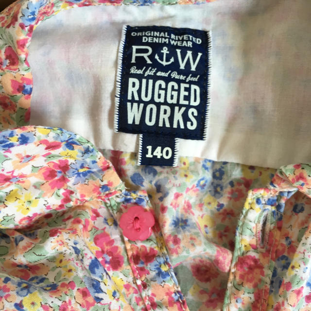 RUGGEDWORKS(ラゲッドワークス)のラゲッドワークス 小花柄 ノースリーブシャツ 140サイズ キッズ/ベビー/マタニティのキッズ服女の子用(90cm~)(Tシャツ/カットソー)の商品写真