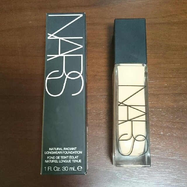 NARS(ナーズ)のりな様へ【残量9.5割以上】ナーズピュアラディアントロングウェアファンデーション コスメ/美容のベースメイク/化粧品(ファンデーション)の商品写真