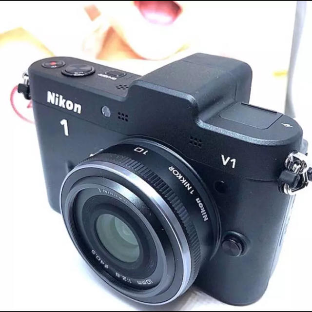 Nikon(ニコン)のニコン V1 ミラーレス ✴︎レンズ 外付けストロボ付き スマホ/家電/カメラのカメラ(ミラーレス一眼)の商品写真