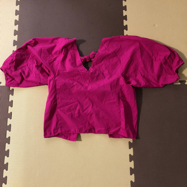 ZARA(ザラ)のザラ ピンク トップス リボン レディースのトップス(カットソー(半袖/袖なし))の商品写真