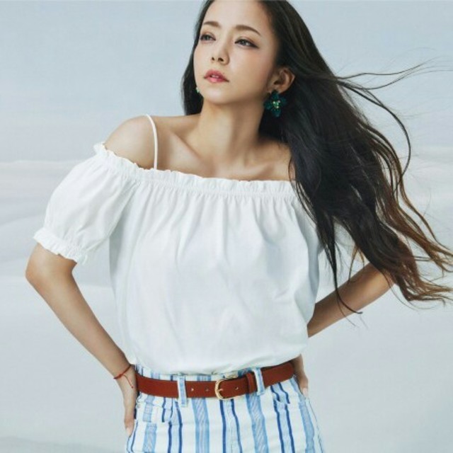 H&M(エイチアンドエム)の安室奈美恵×H&M オフショルLサイズ レディースのトップス(カットソー(半袖/袖なし))の商品写真