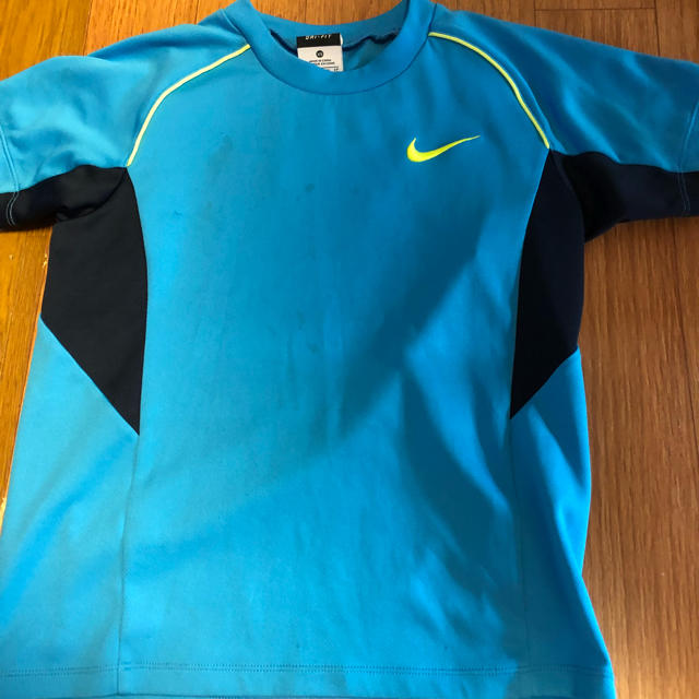 NIKE(ナイキ)のNIKE  XSサイズティシャツ！ キッズ/ベビー/マタニティのキッズ服男の子用(90cm~)(Tシャツ/カットソー)の商品写真