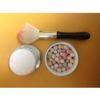 ゲラン(GUERLAIN)のフェイスパウダーとブラシのセット♡(その他)