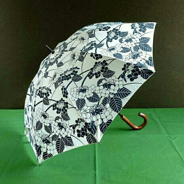 【新品】和風日傘　紫陽花柄　晴雨兼用　UVコート加工 レディースのファッション小物(傘)の商品写真