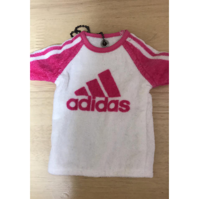 adidas(アディダス)のアディダスTシャツ風キーホルダー ハンドメイドのアクセサリー(キーホルダー/ストラップ)の商品写真