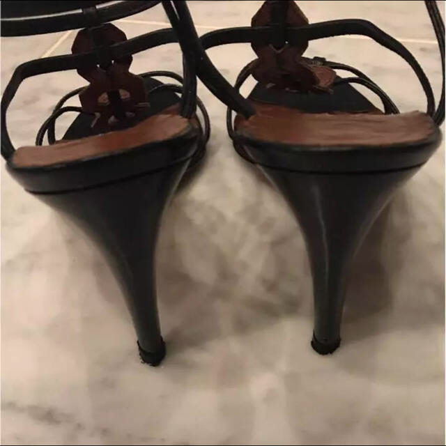 MANOLO BLAHNIK(マノロブラニク)の美品マノロブラニク  サンダル レディースの靴/シューズ(サンダル)の商品写真