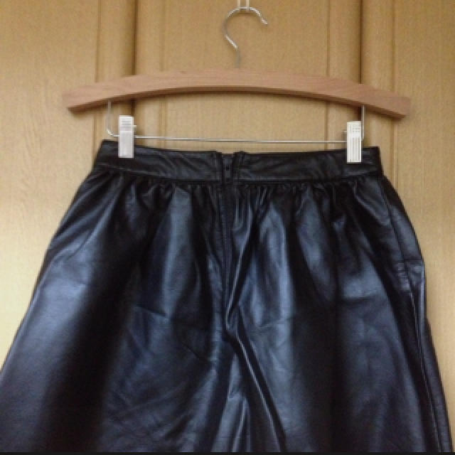 E hyphen world gallery(イーハイフンワールドギャラリー)の値下、送料込♡Ehwg  レザースカート レディースのスカート(ひざ丈スカート)の商品写真