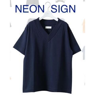 新品未使用NEON SIGN(ネオンサイン)V NECK T-SHIRT(シャツ)