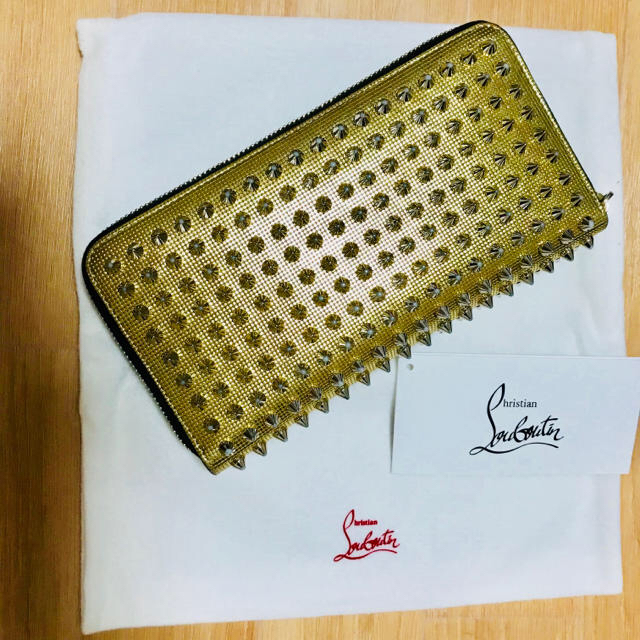 Christian Louboutin(クリスチャンルブタン)のChristian  Louboutin 長財布 レディースのファッション小物(財布)の商品写真