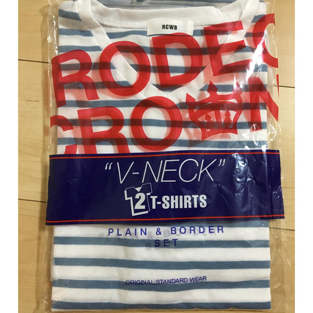 RODEO CROWNS WIDE BOWL(ロデオクラウンズワイドボウル)の新品 ロデオ ボーダーVネックTシャツ レディースのトップス(Tシャツ(半袖/袖なし))の商品写真