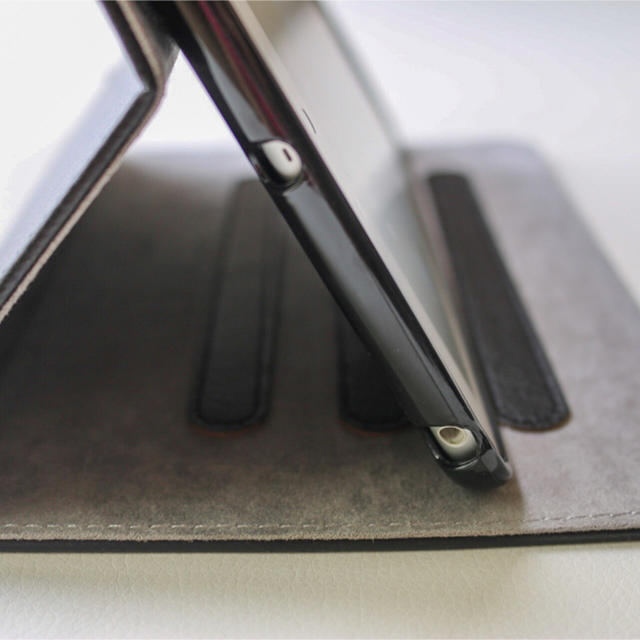 iPadmini 1234 スマイリー ニコちゃん 手帳型 ケース ブラック スマホ/家電/カメラのスマホアクセサリー(iPadケース)の商品写真