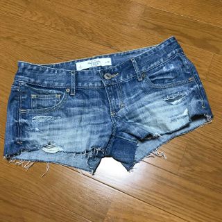 アバクロンビーアンドフィッチ(Abercrombie&Fitch)のアバクロ ダメージショートパンツ(ショートパンツ)