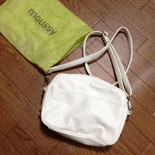 マウジー(moussy)のmoussy ホワイトショルダーバッグ(ショルダーバッグ)