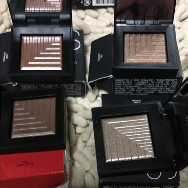 NARS(ナーズ)のさなちゃん様 専用 デュアルインテンシティー アイシャドウ10色セット限定1色 コスメ/美容のベースメイク/化粧品(アイシャドウ)の商品写真