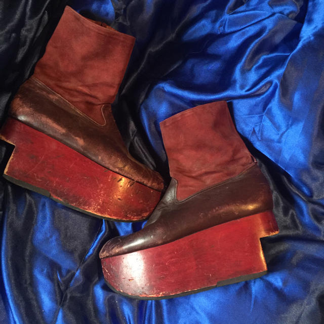 Vivienne Westwood(ヴィヴィアンウエストウッド)の貴重限定生産 赤レザー×スエード切替ロッキンホースブーツ レディースの靴/シューズ(ブーツ)の商品写真