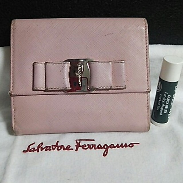 Salvatore Ferragamo(サルヴァトーレフェラガモ)のFerragamo サルバトーレ フェラガモ レザー 折り財布 ピンク 105 レディースのファッション小物(財布)の商品写真