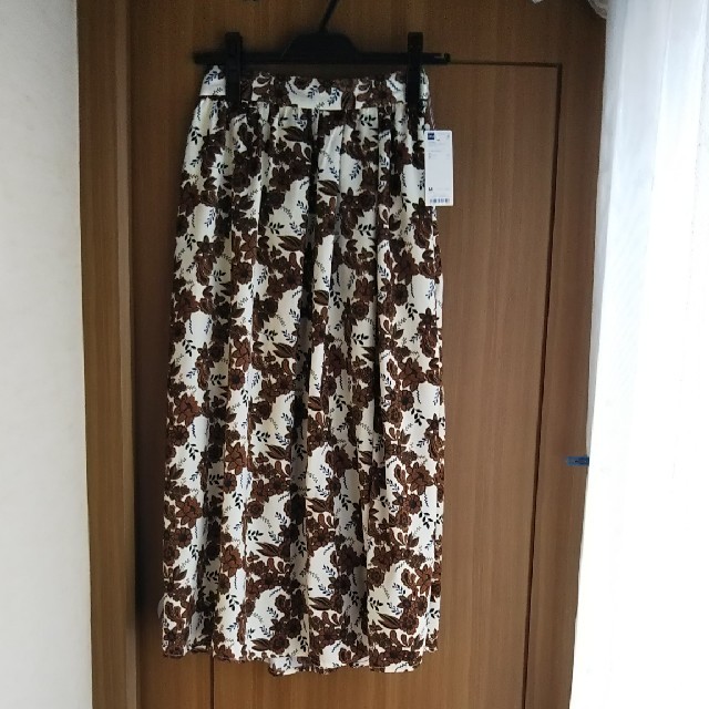 GU(ジーユー)の花柄スカート レディースのスカート(ひざ丈スカート)の商品写真