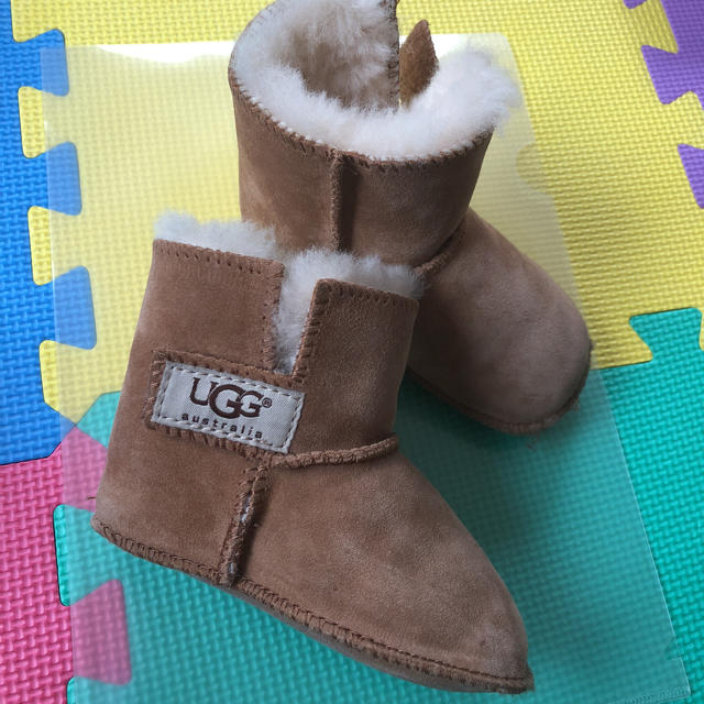 UGG(アグ)のUGG ブーツ キッズ/ベビー/マタニティのベビー靴/シューズ(~14cm)(ブーツ)の商品写真