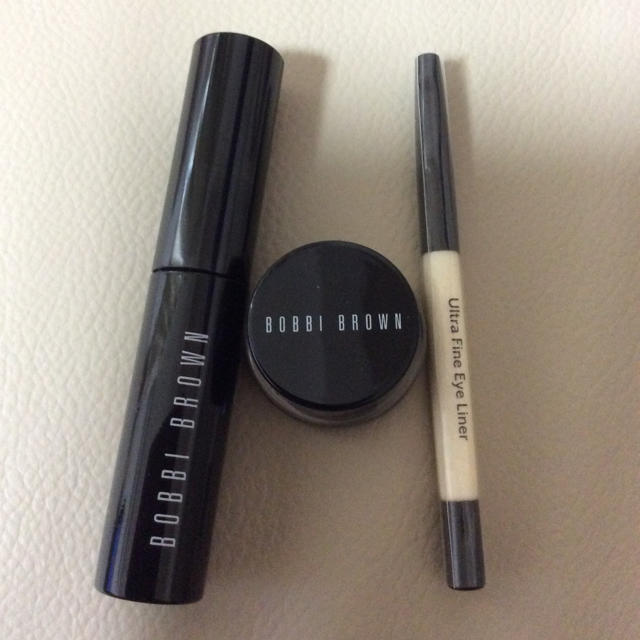 BOBBI BROWN(ボビイブラウン)のボビーブラウンのマスカラ&ブラックジェルアイライナー&専用筆 コスメ/美容のベースメイク/化粧品(マスカラ)の商品写真