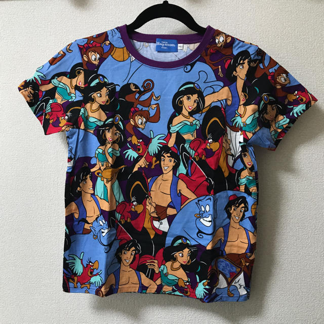Disney(ディズニー)の📍みゆん様専用 used Disney アラジン総柄Tシャツ レディースのトップス(Tシャツ(半袖/袖なし))の商品写真