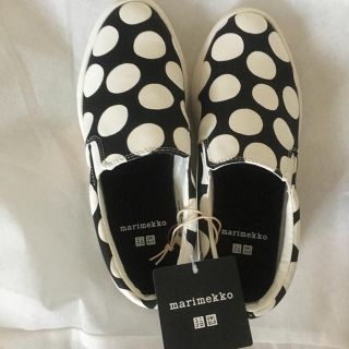 マリメッコ(marimekko)のマリメッコ ユニクロ UNIQLOコラボドットスリッポン23.5cm (スリッポン/モカシン)