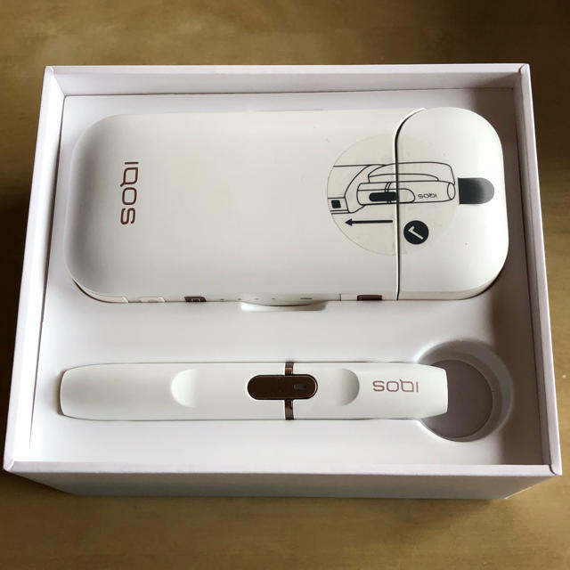 IQOS(アイコス)の美品■ アイコス IQOS 2.4Plusキット ホワイト メンズのファッション小物(タバコグッズ)の商品写真