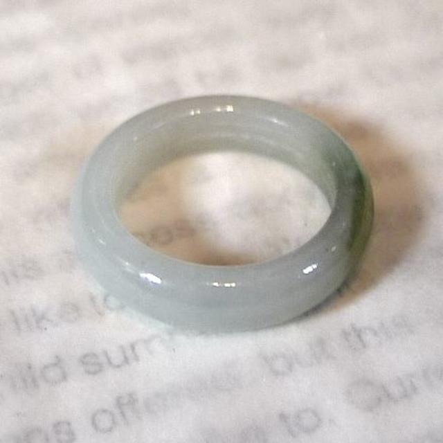 J453　1380円　ヒスイ翡翠リング指輪　6.5号　ジェイド　ミルキーグリーン レディースのアクセサリー(リング(指輪))の商品写真