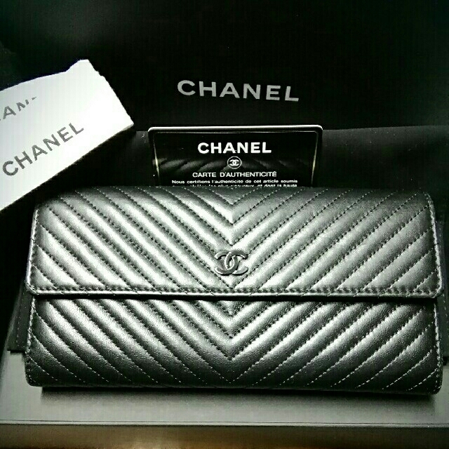 CHANEL(シャネル)のCHANEL.シャネル.シェブロンVステッチライン長財布☆☆☆新品同様☆☆☆ メンズのファッション小物(長財布)の商品写真