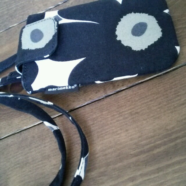 marimekko(マリメッコ)のmarimekkoマリメッコ 携帯ポーチ レディースのバッグ(ショルダーバッグ)の商品写真