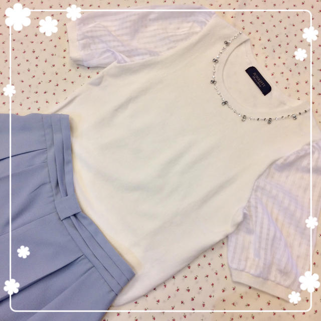 JUSGLITTY(ジャスグリッティー)の♡定価約1万円♡新品♡JUSGLITTY♡サマーニット♡ビジューつき♡半袖ニット レディースのトップス(ニット/セーター)の商品写真