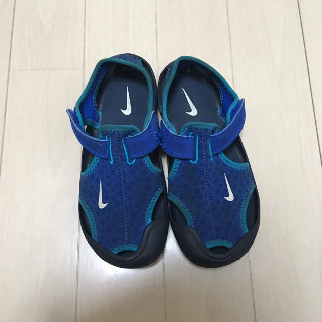 NIKE(ナイキ)のアクアシューズ ナイキ キッズ/ベビー/マタニティのキッズ靴/シューズ(15cm~)(サンダル)の商品写真