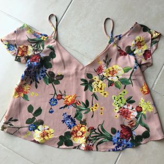 フォーエバートゥエンティーワン(FOREVER 21)の[美品]オフショルダー✳︎花柄✳︎ピンク✳︎ブラウス✳︎オフショル(シャツ/ブラウス(半袖/袖なし))