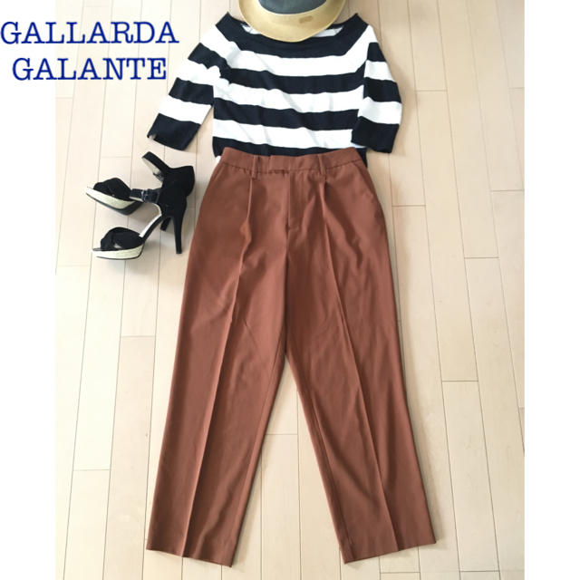 GALLARDA GALANTE(ガリャルダガランテ)のCOLLAGE GALLARDAGALANTEクロップドパンツ キャメルブラウン レディースのパンツ(クロップドパンツ)の商品写真