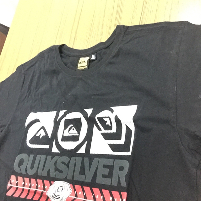 QUIKSILVER(クイックシルバー)のクイックシルバー QUIKSILVER ティシャツ  Mサイズ 色黒  未使用 メンズのトップス(Tシャツ/カットソー(半袖/袖なし))の商品写真