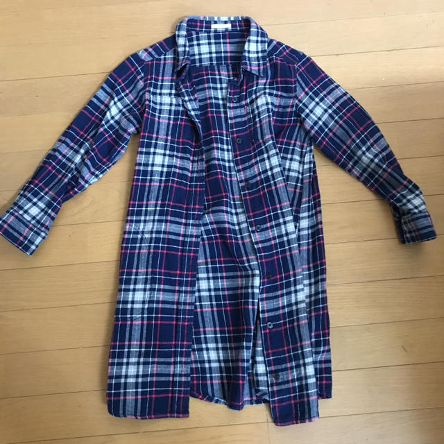 GU(ジーユー)のシャツワンピース キッズ/ベビー/マタニティのキッズ服女の子用(90cm~)(ワンピース)の商品写真